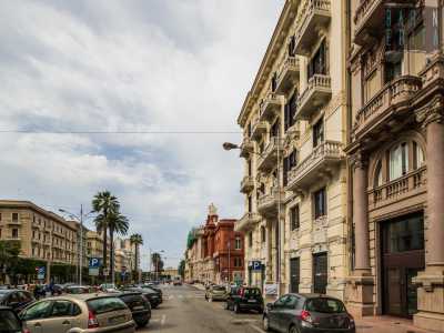 ...si staglia dal 1916 in Corso Cavour, accanto all�Hotel Oriente e a pochi passi dal Teatro Petruzzelli. � questa la descrizione di Palazzo Atti, elegante edificio situato sulla strada pi� �monumentale� del Quartiere Umbertino